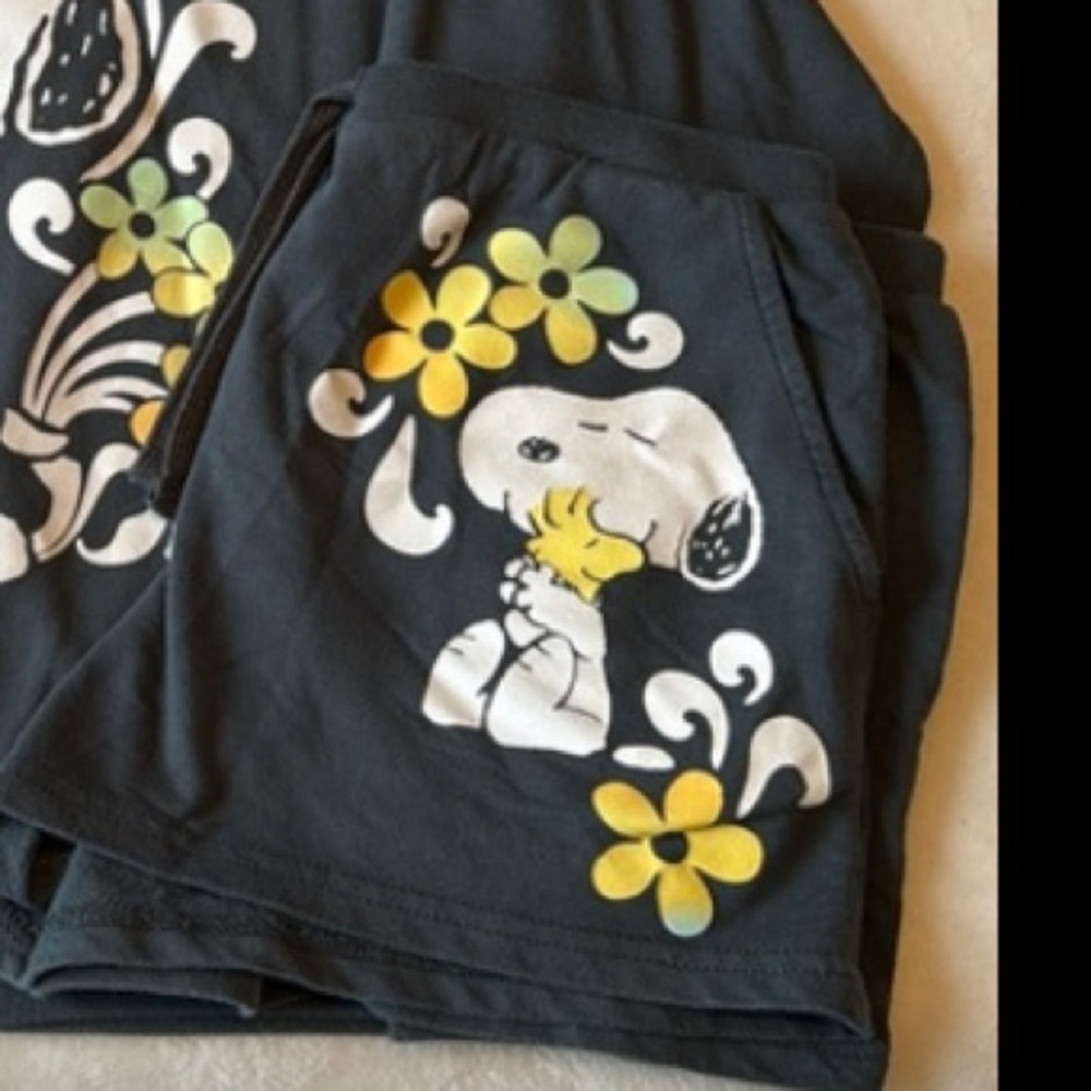 Snoopy & Woodstock Shorts 🌼 - Picture 4 of 4